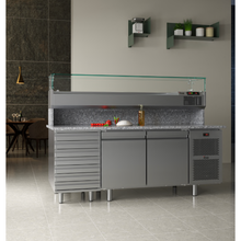 Charger l'image dans la galerie, ILSA - Table à pizza 3 portes sur roulettes EN60x40 pour bacs à pâtons + 2 tiroirs neutres - Saladette GN 1/3