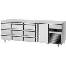 Lade das Bild in den Galerie-Viewer, Table réfrigérée positive PREMİUM- 2,3 x 0,7 m - avec 1 porte &amp; 9 tiroirs 1/3
