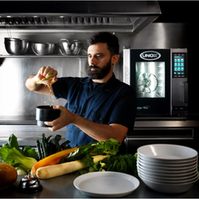 Cargue la imagen en la galería, UNOX - ChefTop Plus - Combisteamer 20 x GN 1/1 - Gauche Vision - EcoGastro
